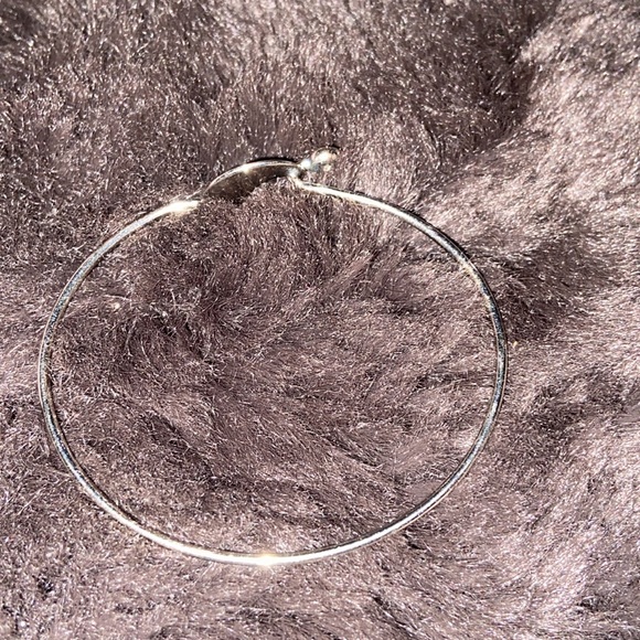 Silver bangle with single crystal with moon shaped squeeze clasp - Picture 10 of 10